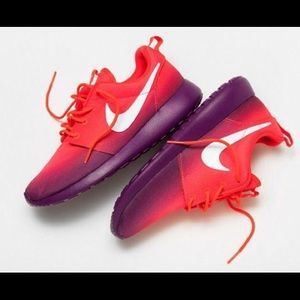 Nike Roshe Run (Laser Crimson/Bright Grape)